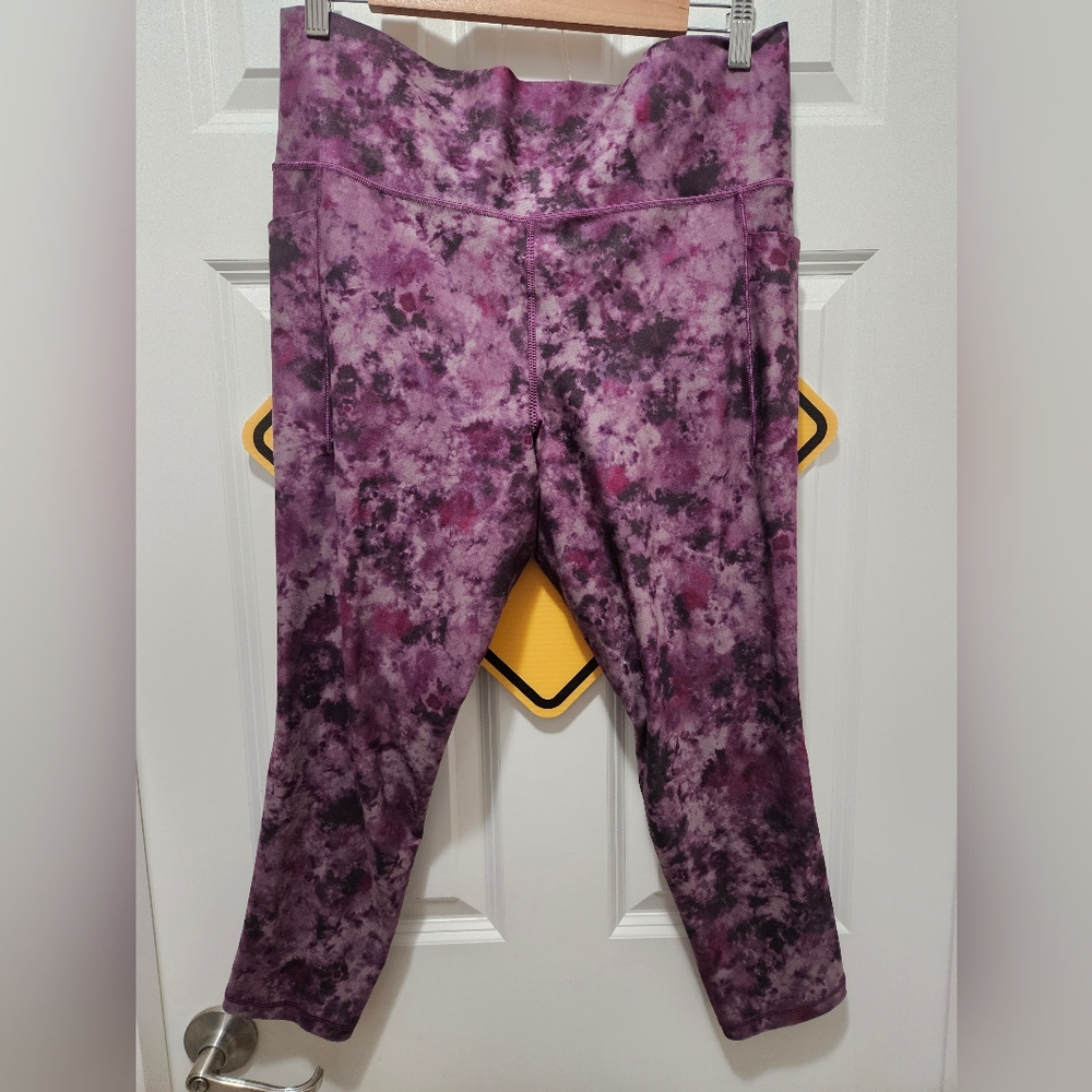 Athleta Salutation Stash Pocket II 7/8 Printed Tights Leggings Size XL Tie Dye
